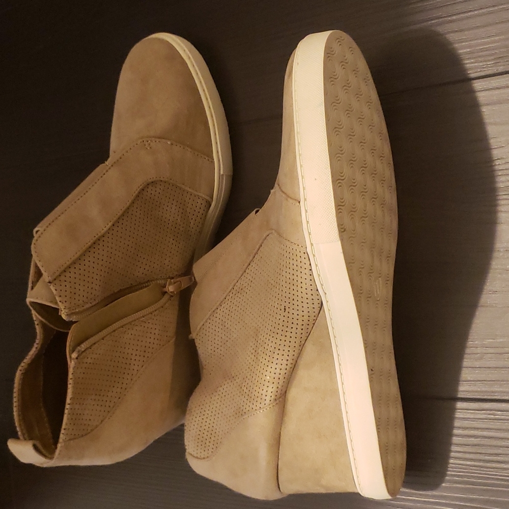 Women wedge shoe boot, wore once